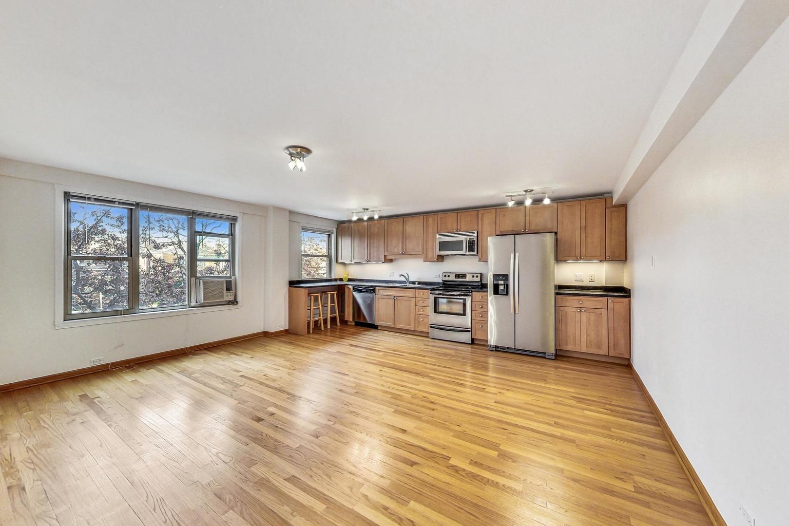2606 W Balmoral Avenue 210