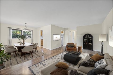 Tiny photo for 444 Washington Boulevard #207, Oak Park, IL 60302 (MLS # 12501353)