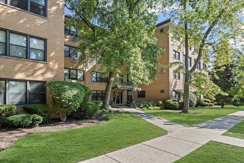 Tiny photo for 444 Washington Boulevard #207, Oak Park, IL 60302 (MLS # 12501353)