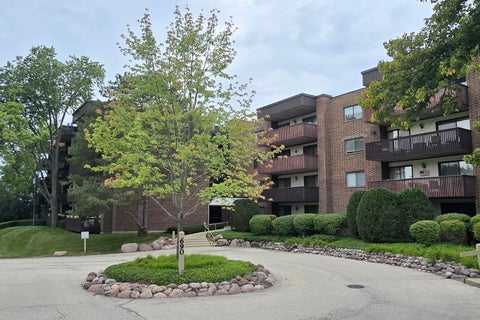 Photo of 690 Chandler Road #408, Gurnee, IL 60031 (MLS # 12763019)