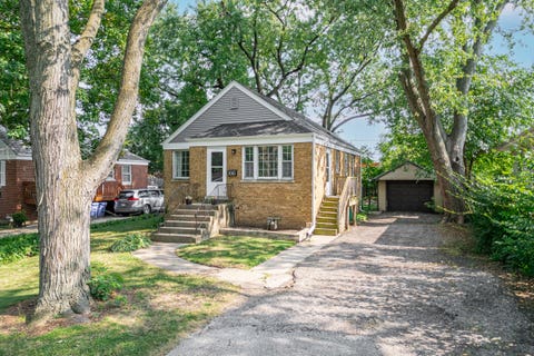 Tiny photo for 1010 E Evergreen Street, Wheaton, IL 60187 (MLS # 12699080)