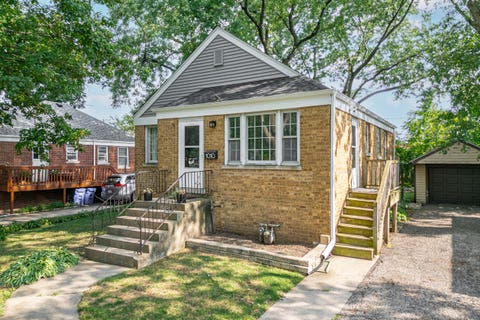 Photo of 1010 E Evergreen Street, Wheaton, IL 60187 (MLS # 12699080)