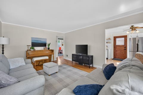 Tiny photo for 1010 E Evergreen Street, Wheaton, IL 60187 (MLS # 12699080)