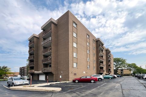 Tiny photo for 1365 Ashland Avenue #302, Des Plaines, IL 60016 (MLS # 12525730)