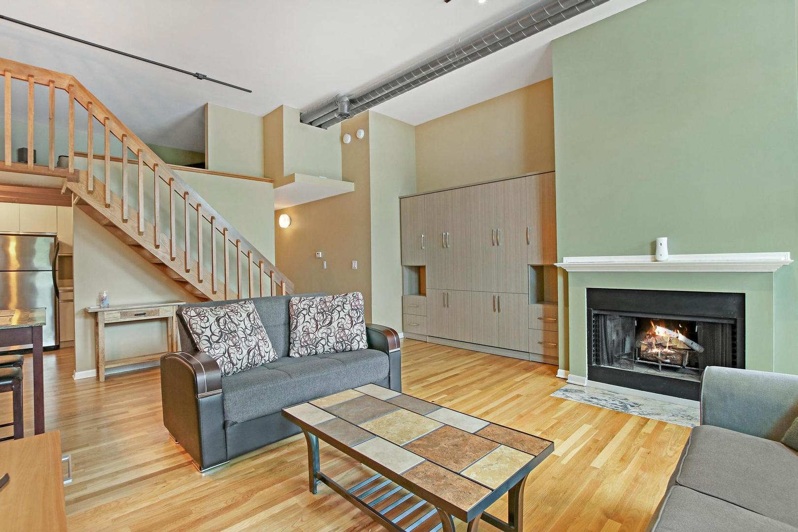 2343 N Greenview Avenue 108