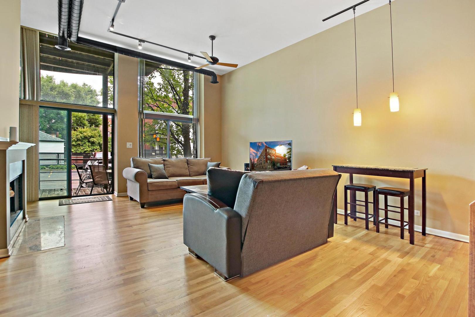 2343 N Greenview Avenue 108