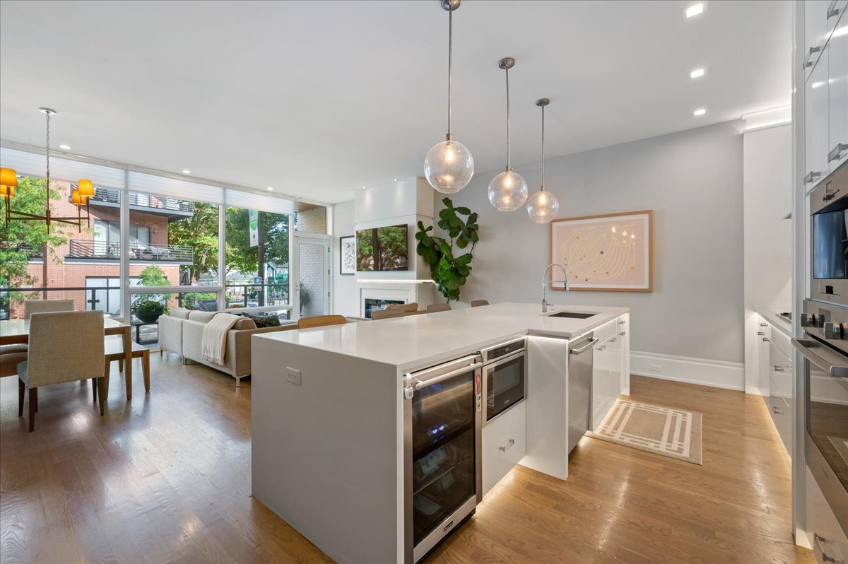 2027 W BELMONT Avenue 1