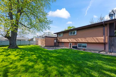 Tiny photo for 7909 Lake Street, Morton Grove, IL 60053 (MLS # 12625238)