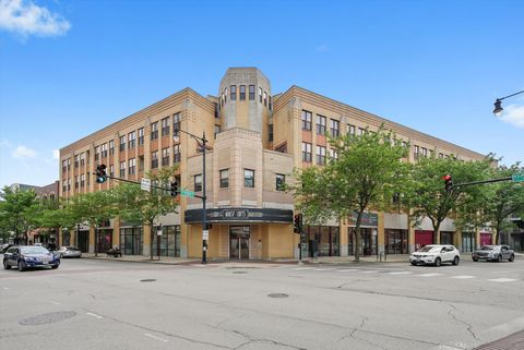 1645 W SCHOOL Street 318 Chicago IL 60657