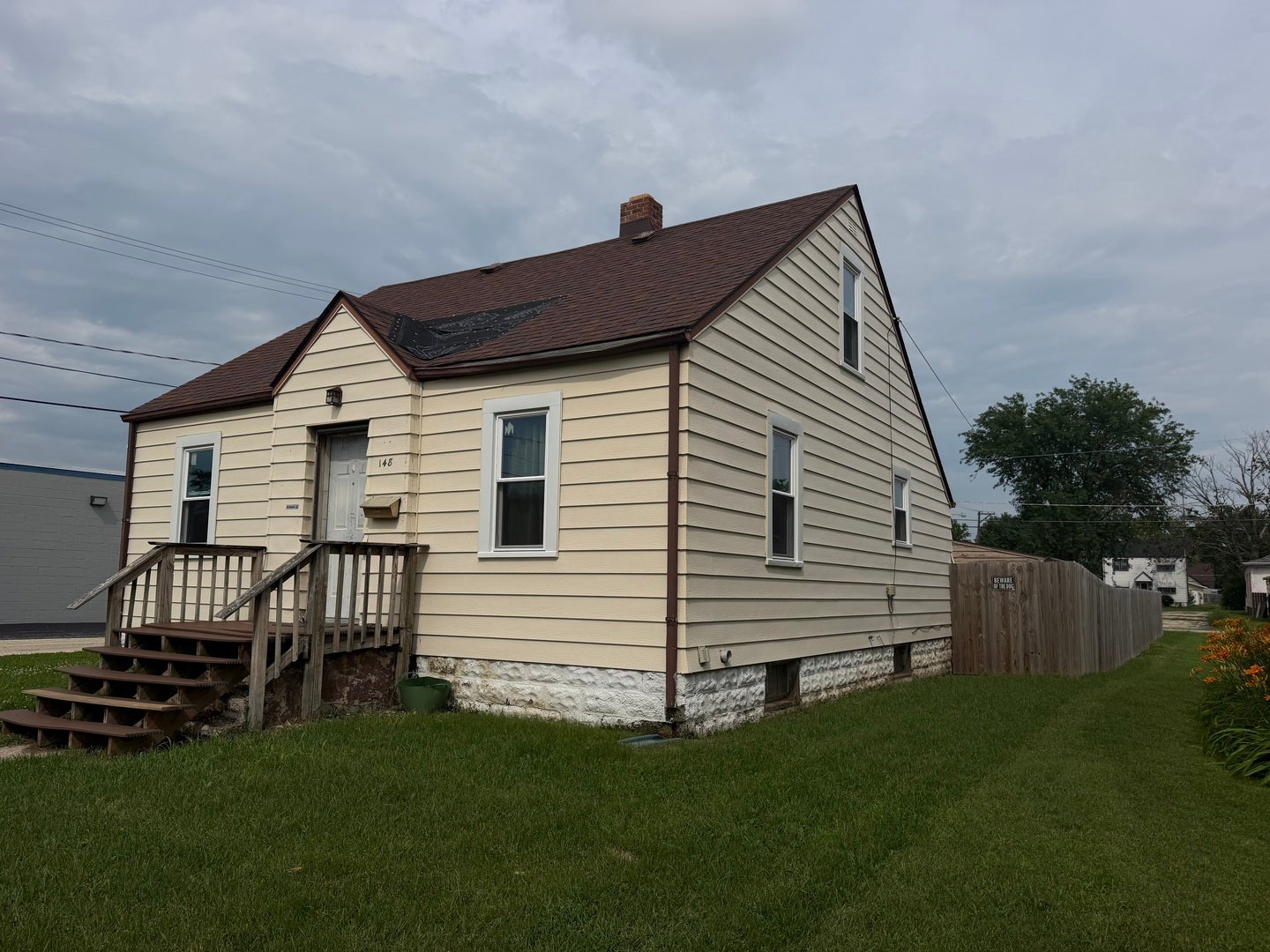 148 S Prairie Avenue