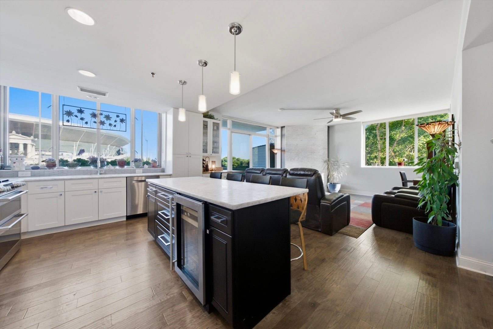 1515 S Prairie Avenue 406