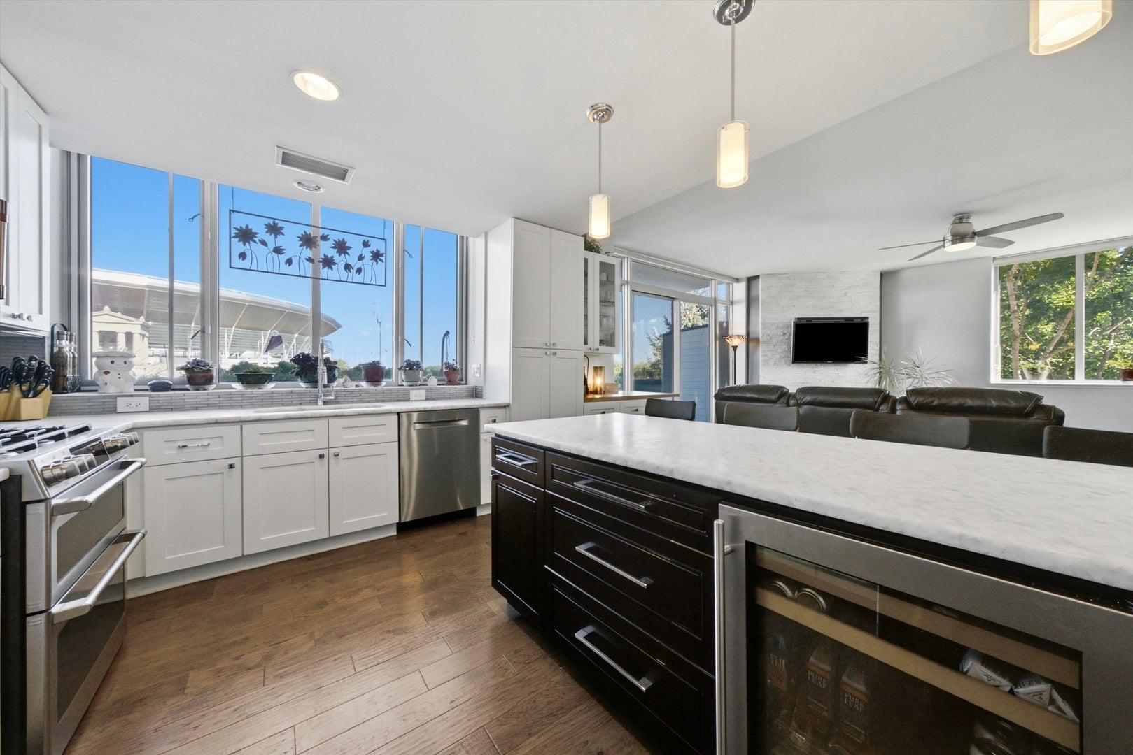 1515 S Prairie Avenue 406
