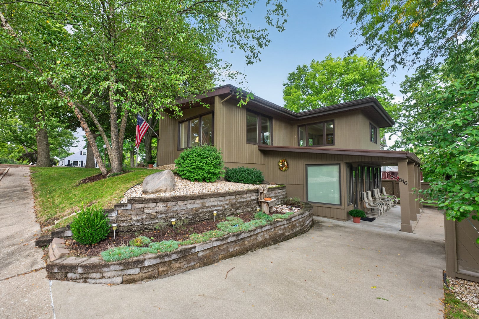 816 Sinnissippi Avenue