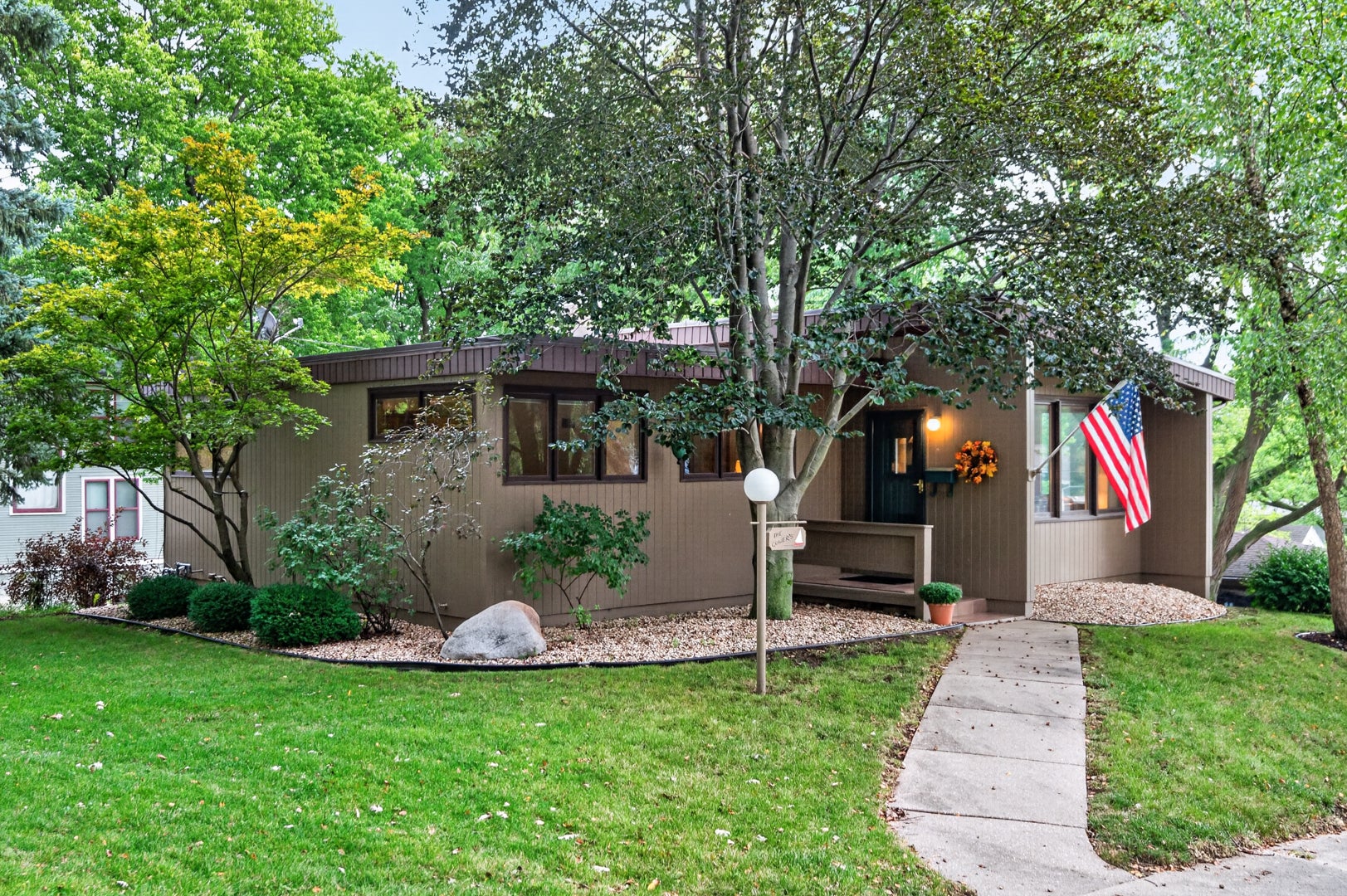 816 Sinnissippi Avenue