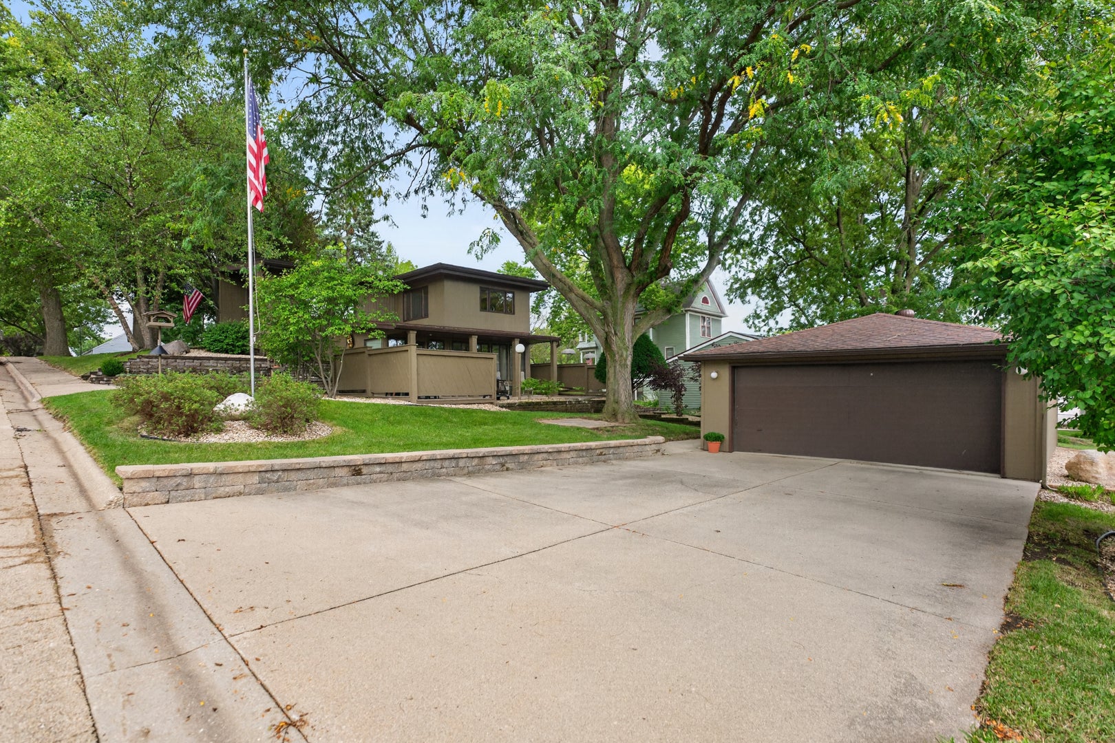 816 Sinnissippi Avenue