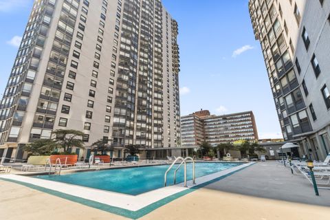 Tiny photo for 5701 N Sheridan Road #16U, Chicago, IL 60660 (MLS # 12464461)