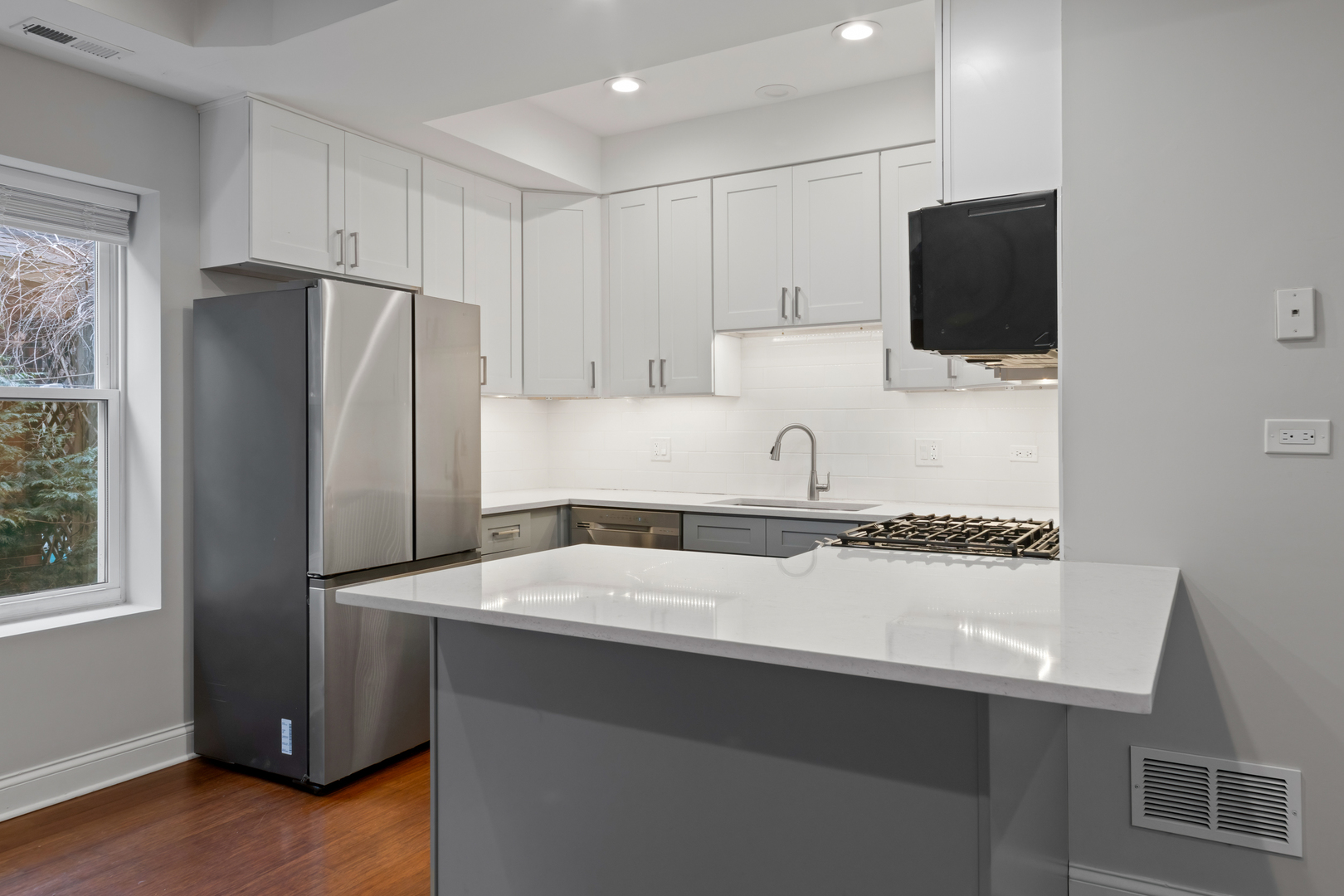 4637 N Dover Street 2N