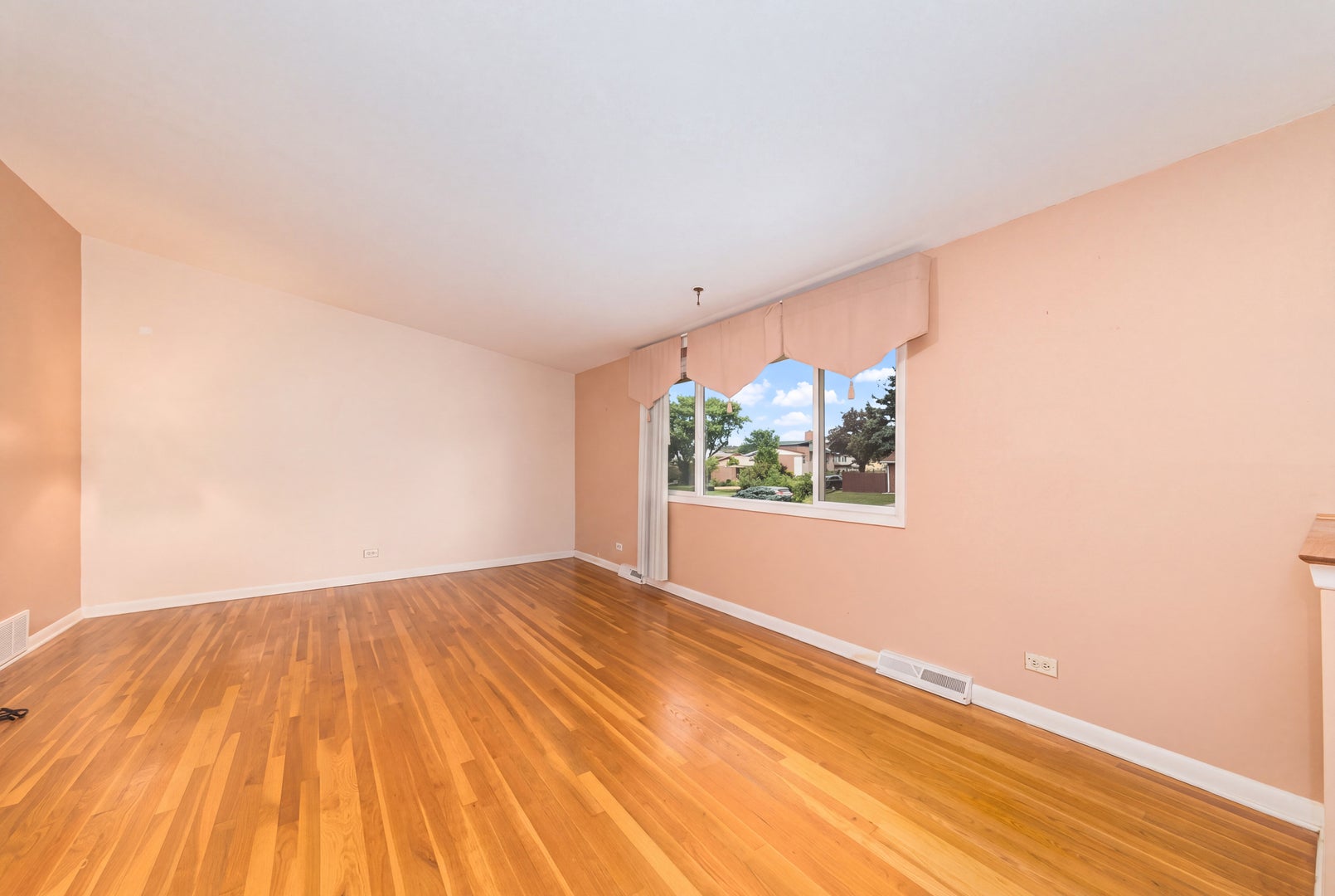 9025 Sherry Lane 9025