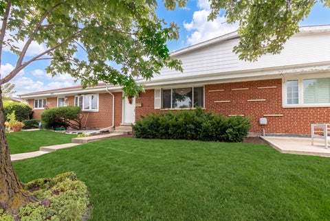 Photo of 9025 Sherry Lane #9025, Des Plaines, IL 60016 (MLS # 12740293)
