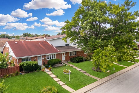 Tiny photo for 9025 Sherry Lane #9025, Des Plaines, IL 60016 (MLS # 12740293)