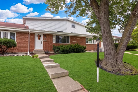 Tiny photo for 9025 Sherry Lane #9025, Des Plaines, IL 60016 (MLS # 12740293)
