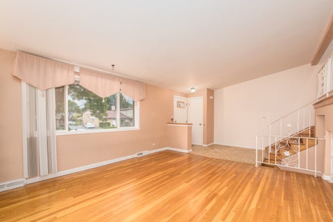 Tiny photo for 9025 Sherry Lane #9025, Des Plaines, IL 60016 (MLS # 12740293)