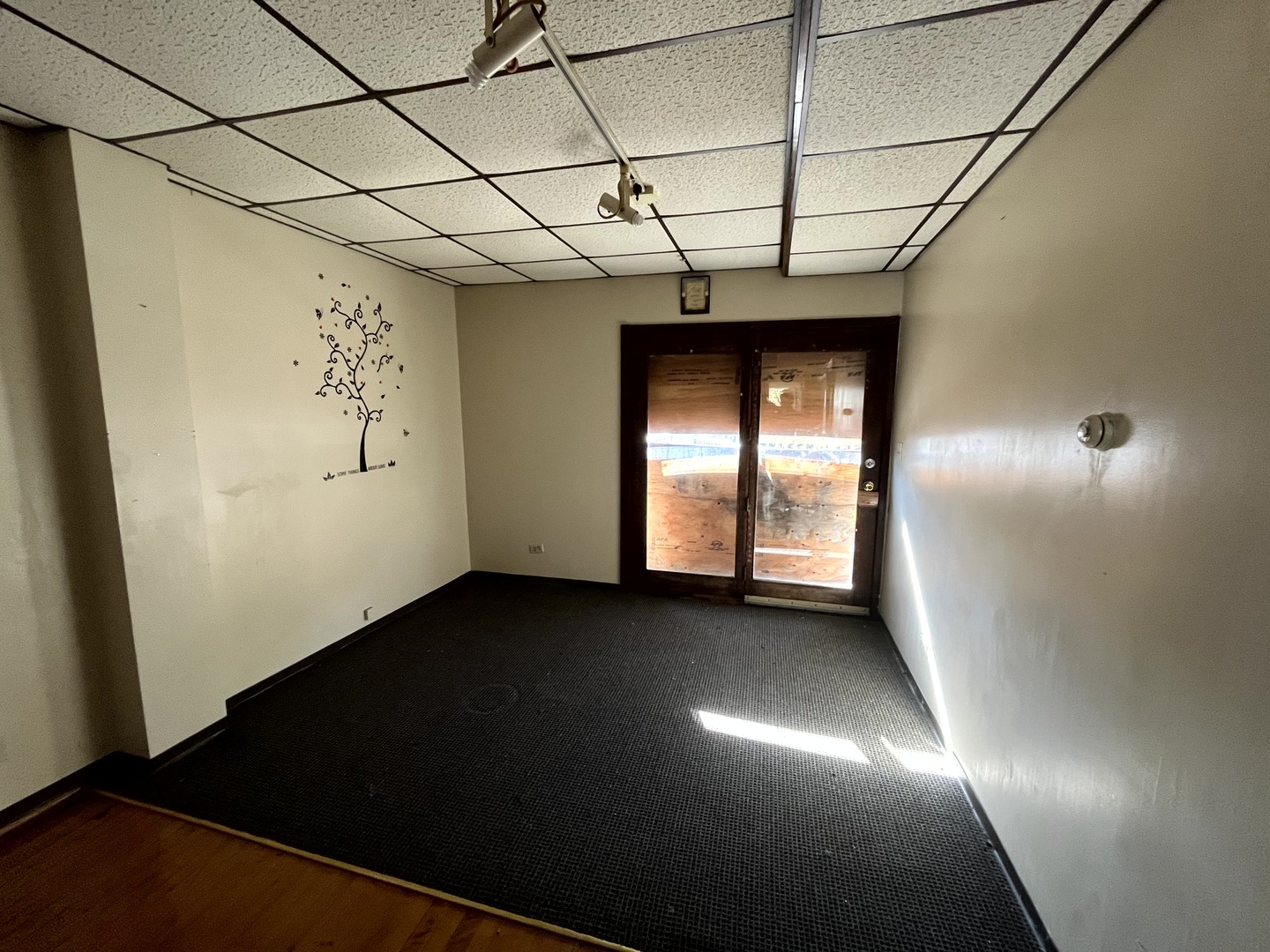 4263 W Montrose Avenue