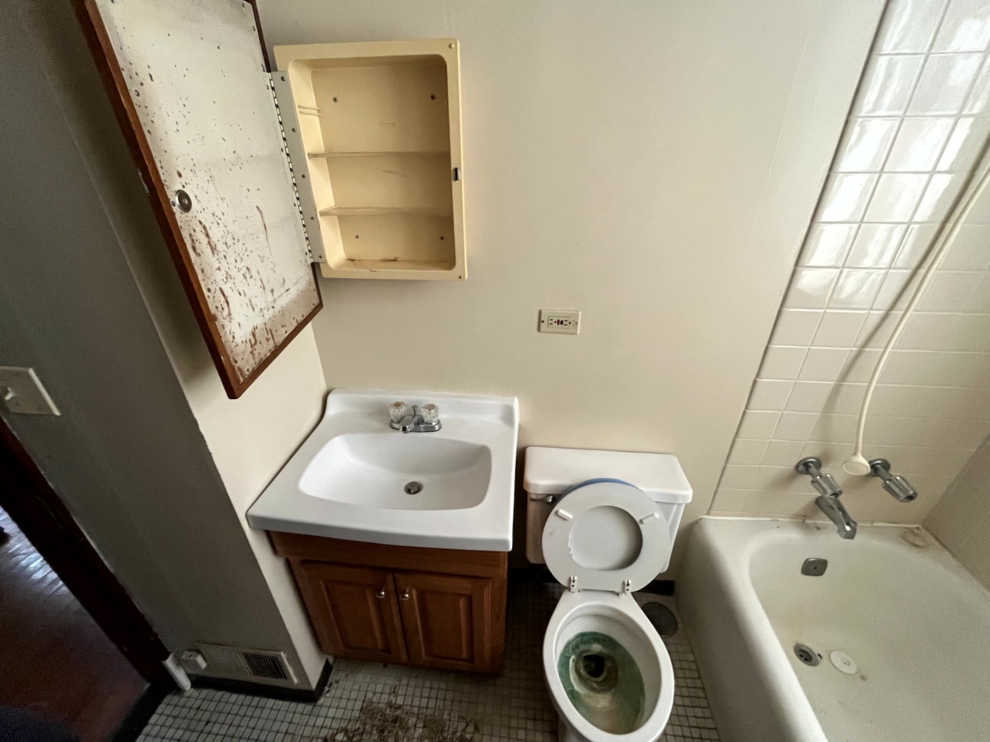 4263 W Montrose Avenue