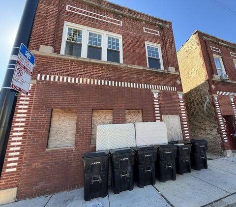 4263 W Montrose Avenue Chicago IL 60641