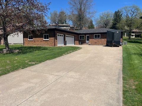 Tiny photo for 4065 Pinebrook Lane, Bettendorf, IA 52722 (MLS # 12628862)