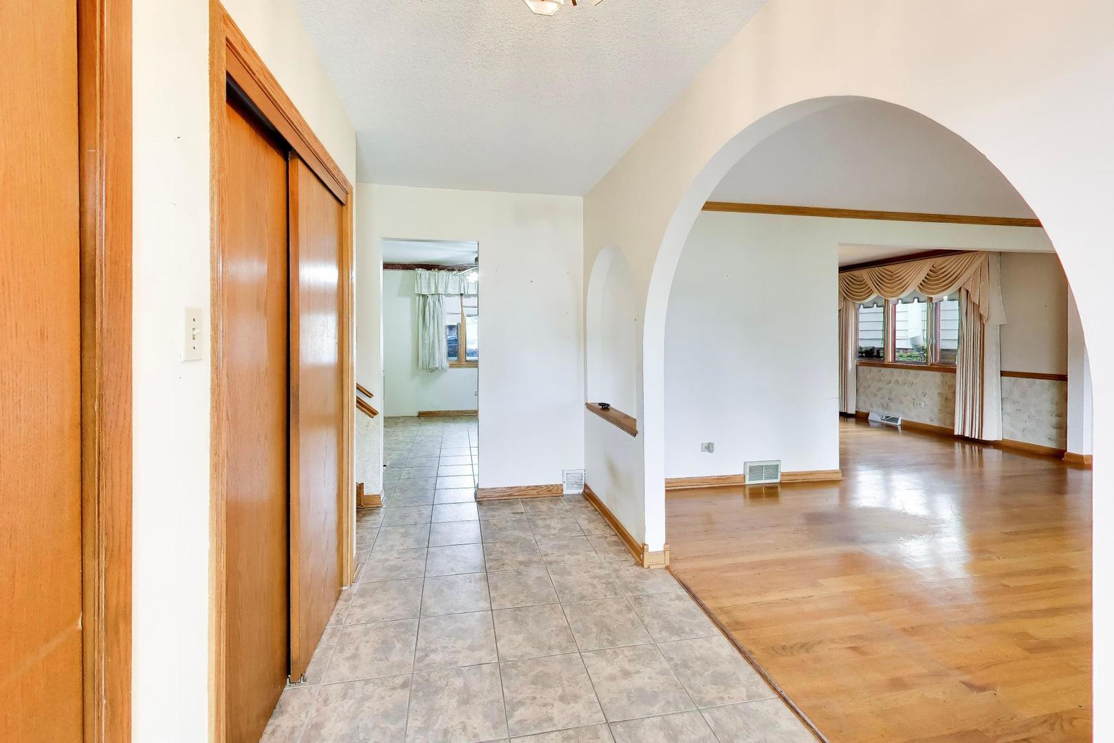 4332 W 118th Place