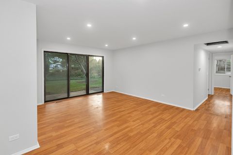 Tiny photo for 1059 Southbury Lane #D1, Wheeling, IL 60090 (MLS # 12480392)