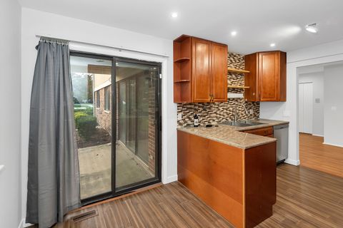 Tiny photo for 1059 Southbury Lane #D1, Wheeling, IL 60090 (MLS # 12480392)