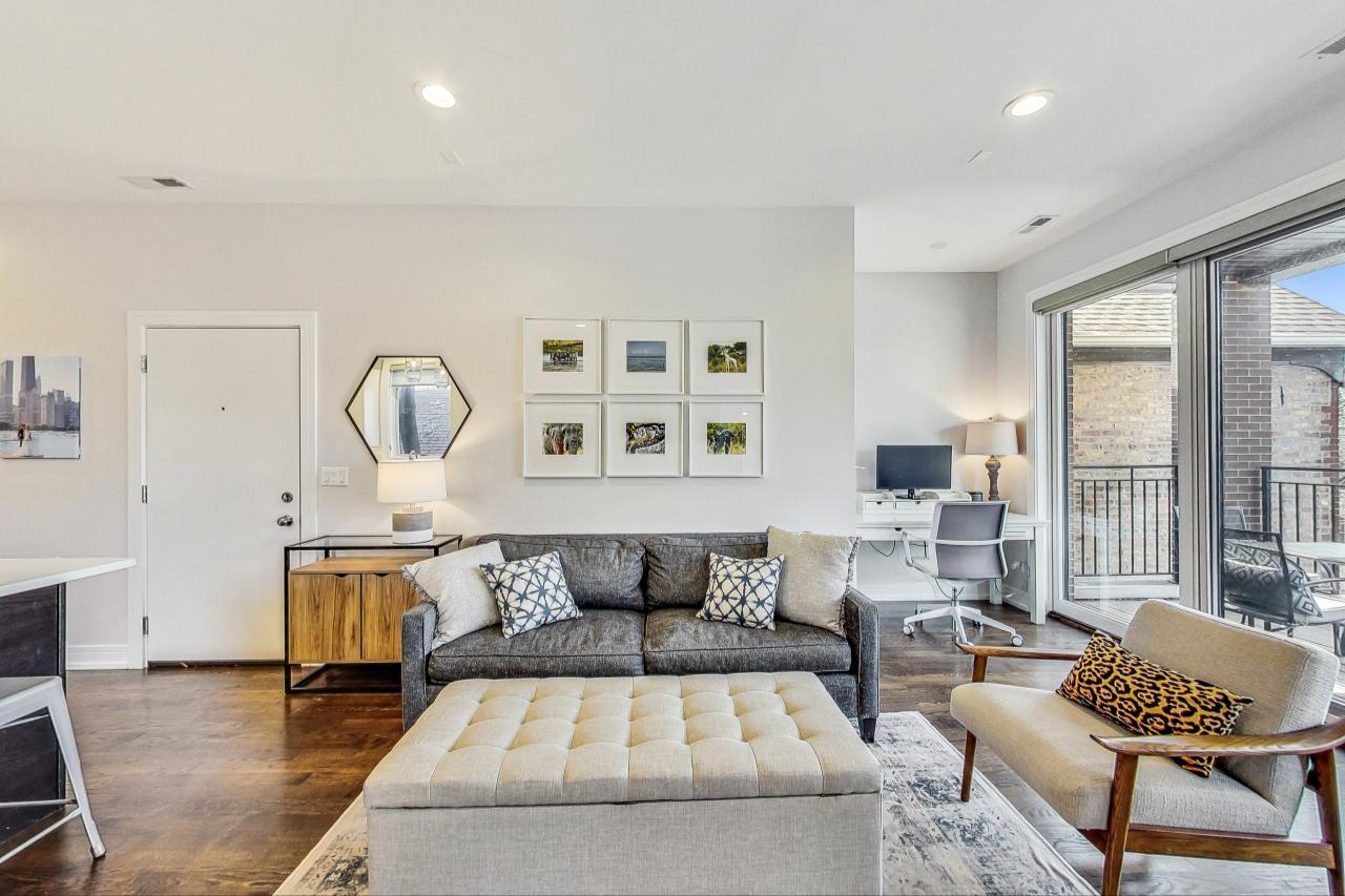 1057 N Winchester Avenue 2