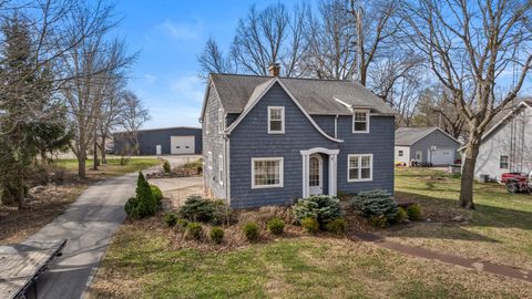 Photo of 403 E 3rd Street, Brocton, IL 61917 (MLS # 12594571)