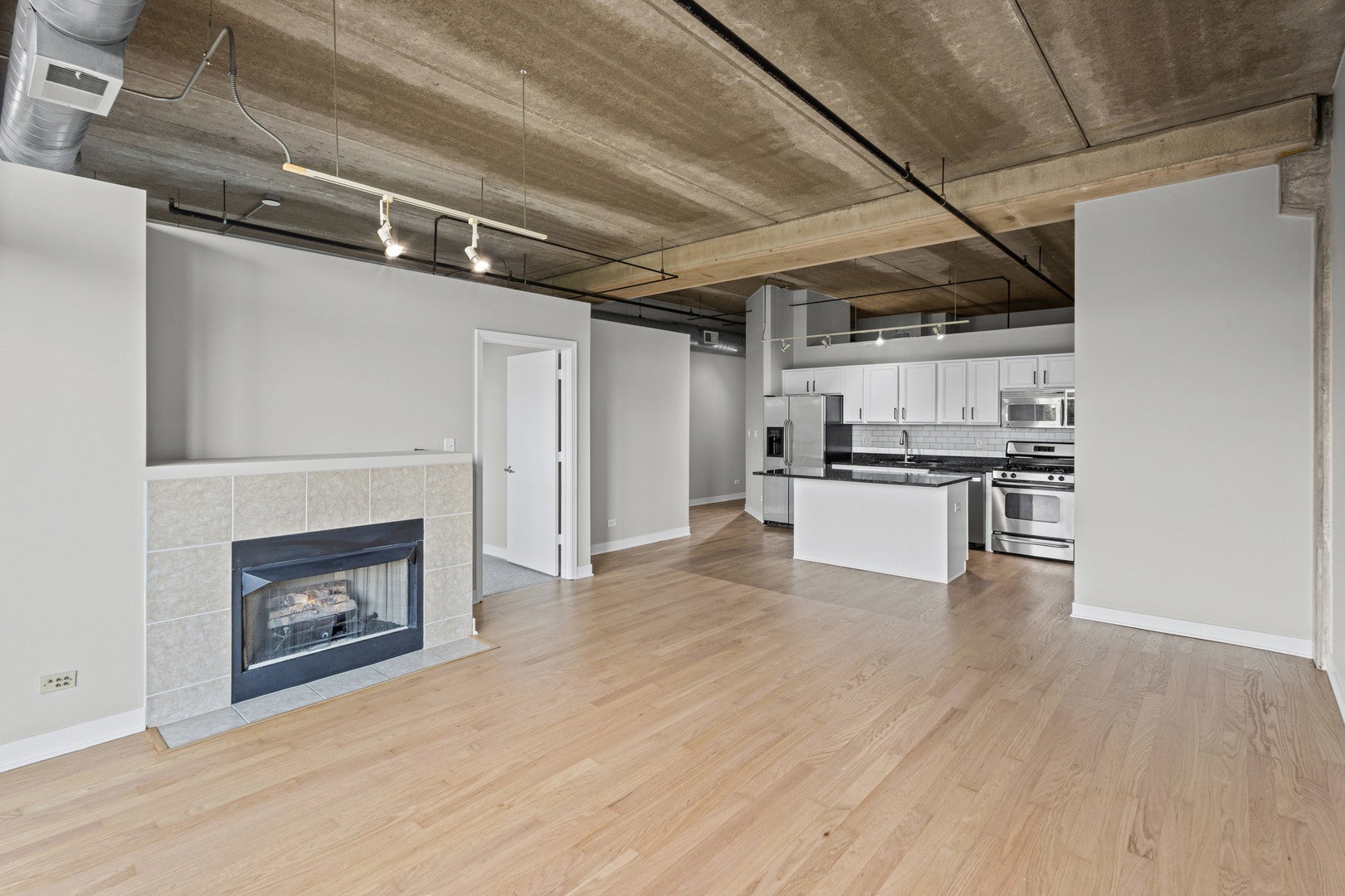 833 W 15th Place 303