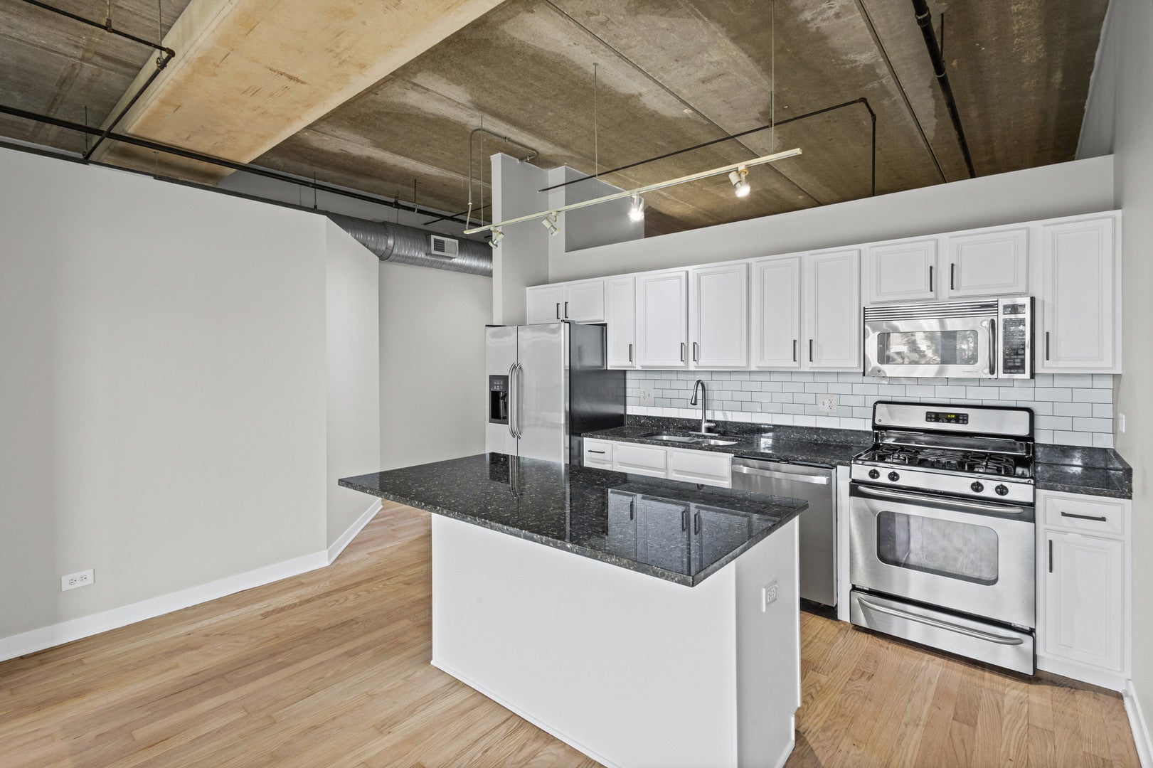 833 W 15th Place 303