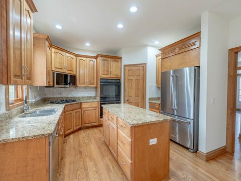Tiny photo for 26w185 Meadowview Court, Wheaton, IL 60187 (MLS # 12491572)