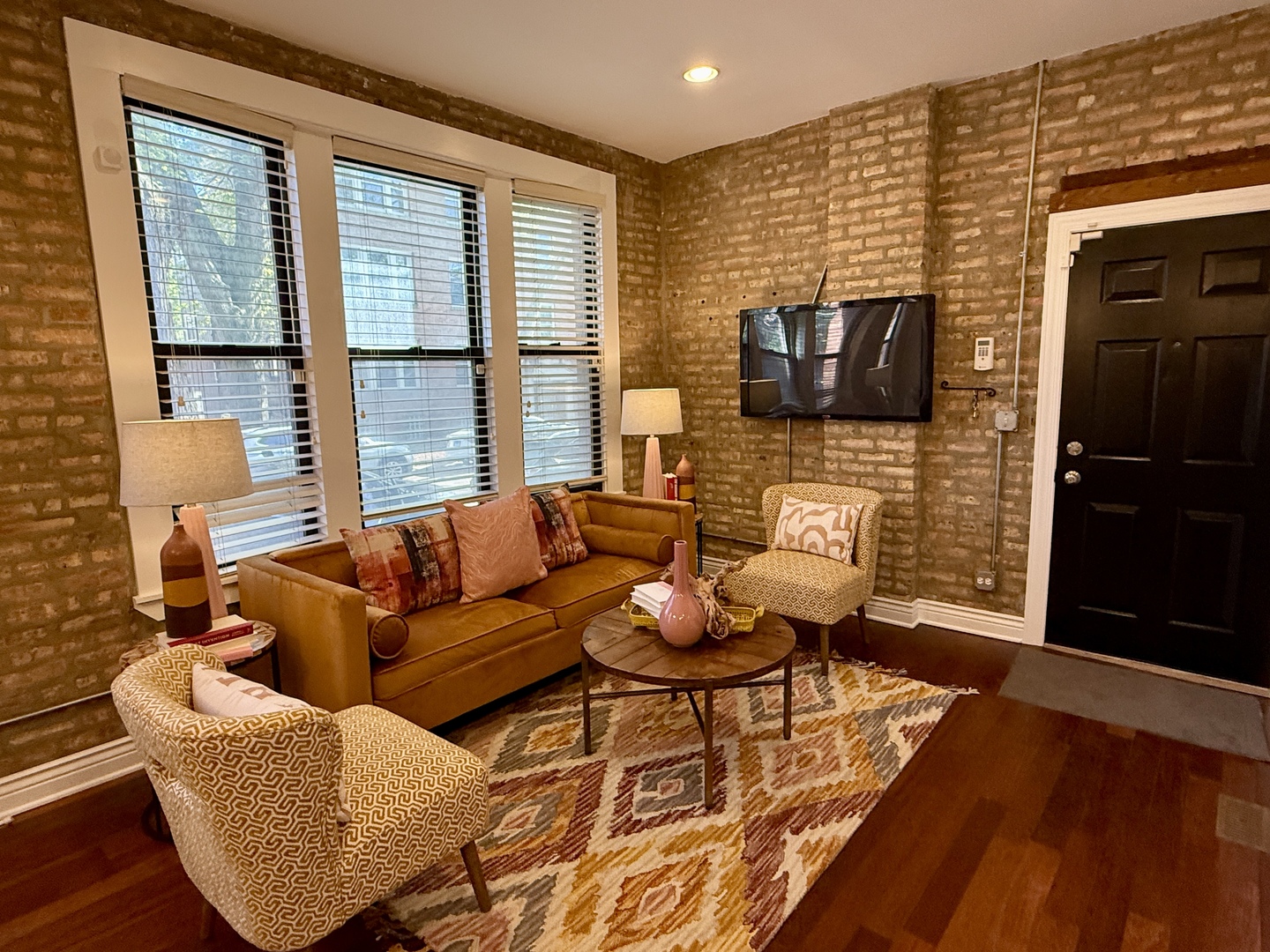 1946 W Bradley Place 1E