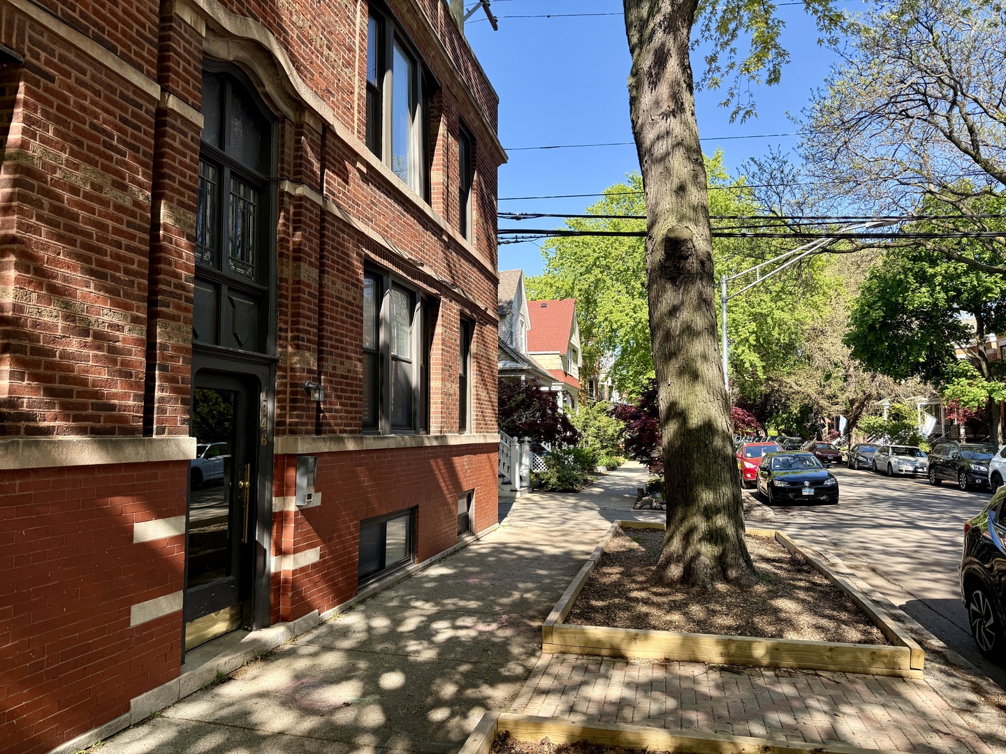 1946 W Bradley Place 1E
