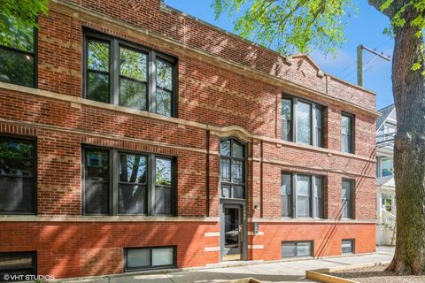 1946 W Bradley Place 1E Chicago IL 60613