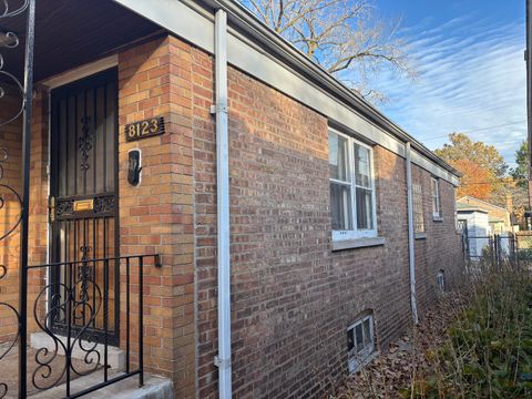 Tiny photo for 8123 S Kingston Avenue, Chicago, IL 60617 (MLS # 12498143)