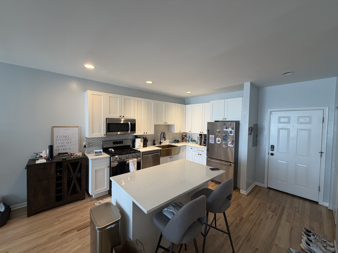 6135 N Broadway Street 305