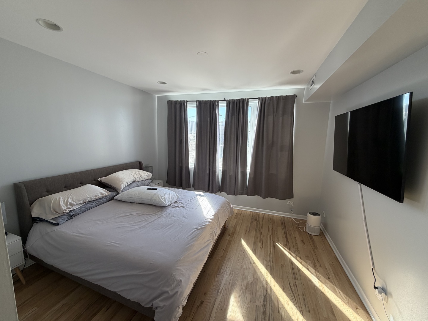 6135 N Broadway Street 305