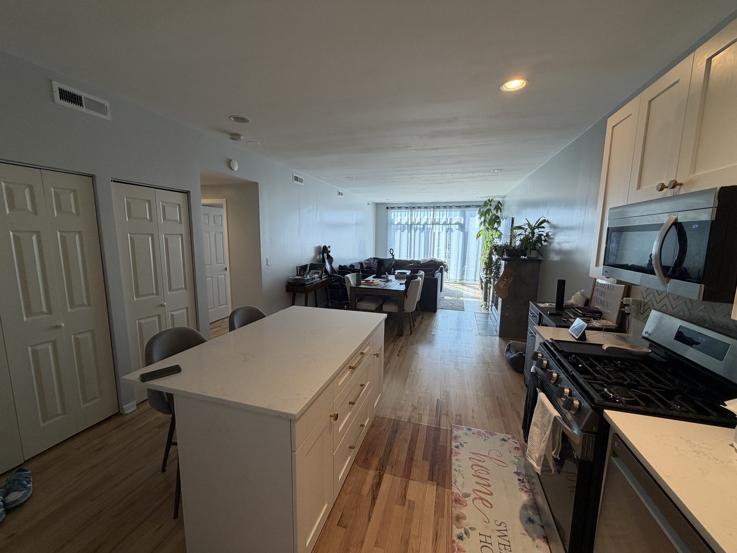 6135 N Broadway Street 305