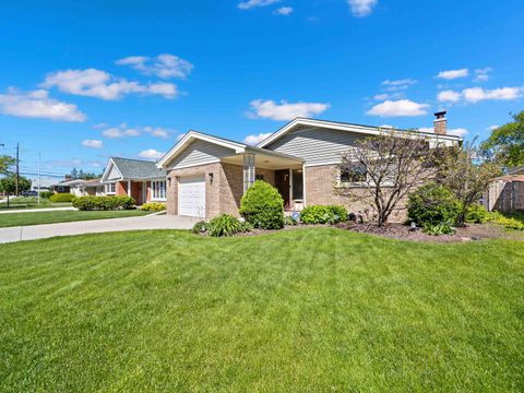 Photo of 921 N Western Avenue, Park Ridge, IL 60068 (MLS # 12644811)