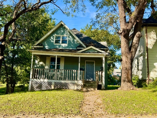 1112 N GAINES ST, DAVENPORT, IA 52804 - Image d1e6712f62926462d088bb1c1231aeba/2885073700