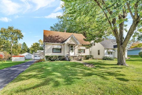 Photo of 824 Harlow Avenue, Joliet, IL 60433 (MLS # 12503793) Photo of 824 Harlow Avenue, Joliet, IL 60433 (MLS # 12503793)