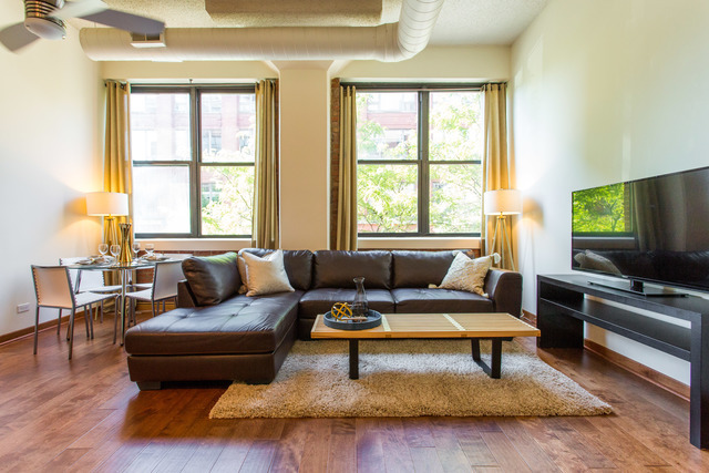 812 W Van Buren Street 2D