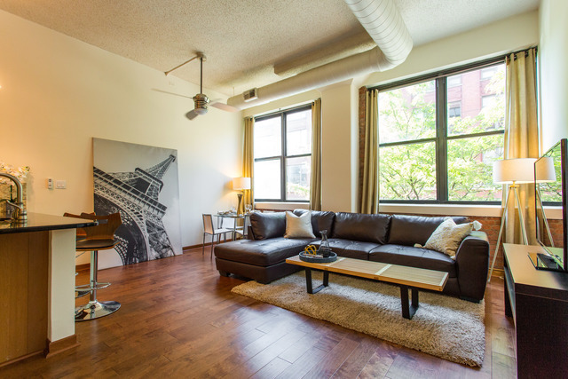 812 W Van Buren Street 2D